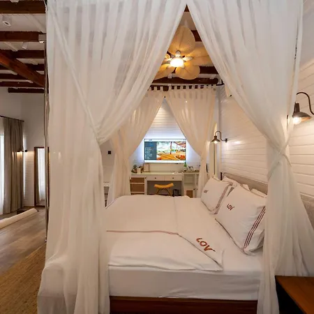 Hotel Lov Adults Only