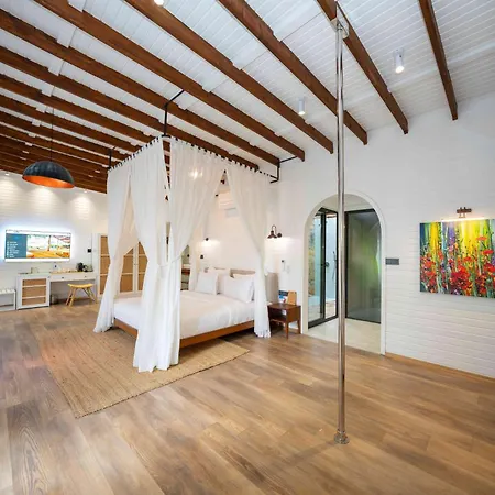 Отель Lov Adults Only 3*