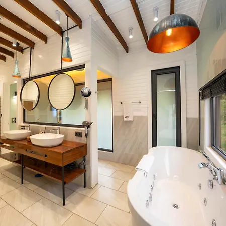 Lov Adults Only 파랄리아