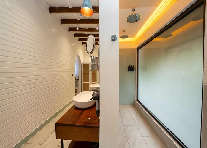 Hotel Lov Adults Only